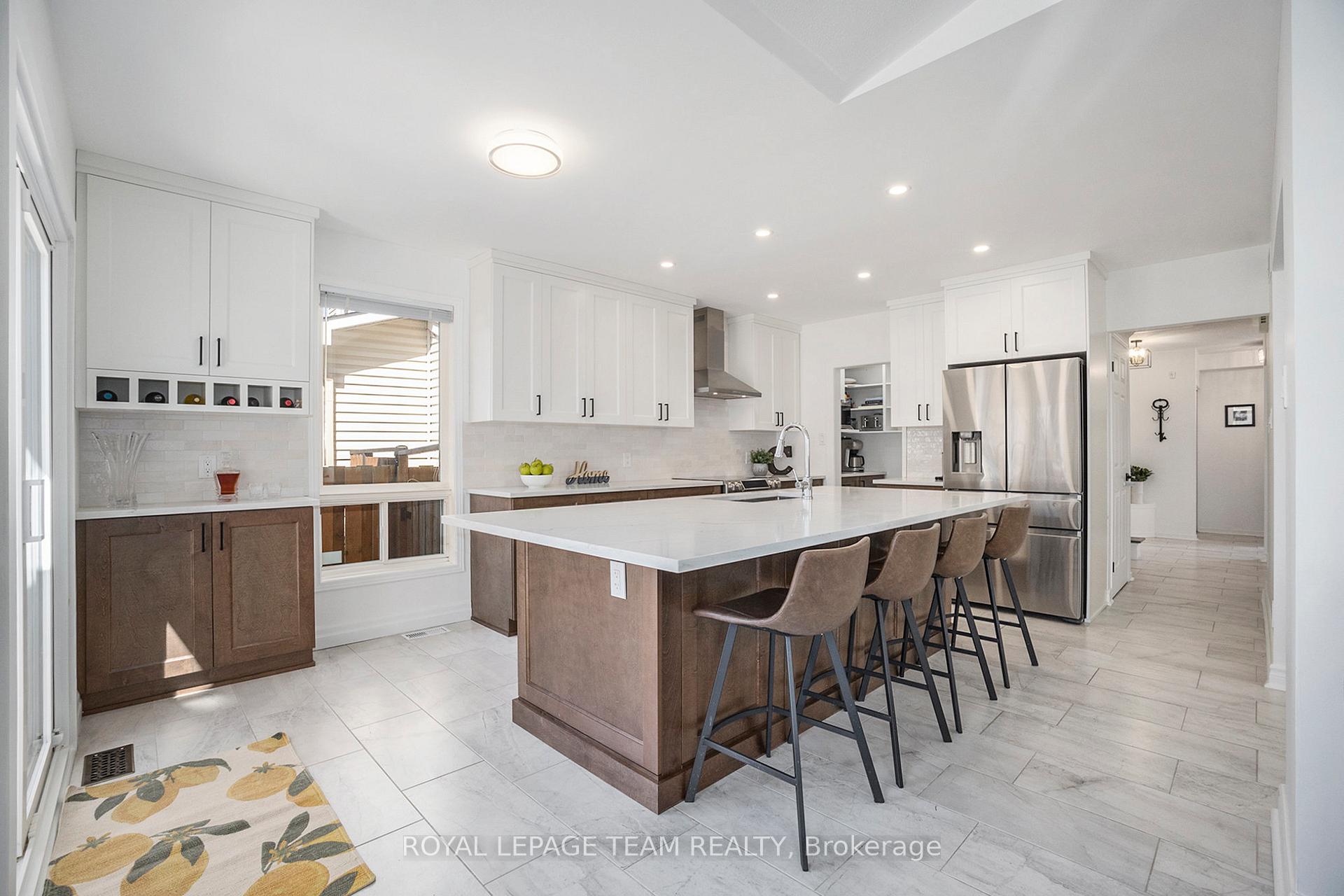 Photo 6 of 28 Nakota Way, Ottawa, Barrhaven - Longfields — HOMEH