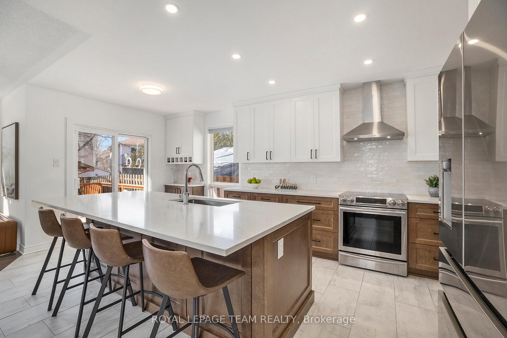 Photo 7 of 28 Nakota Way, Ottawa, Barrhaven - Longfields — HOMEH