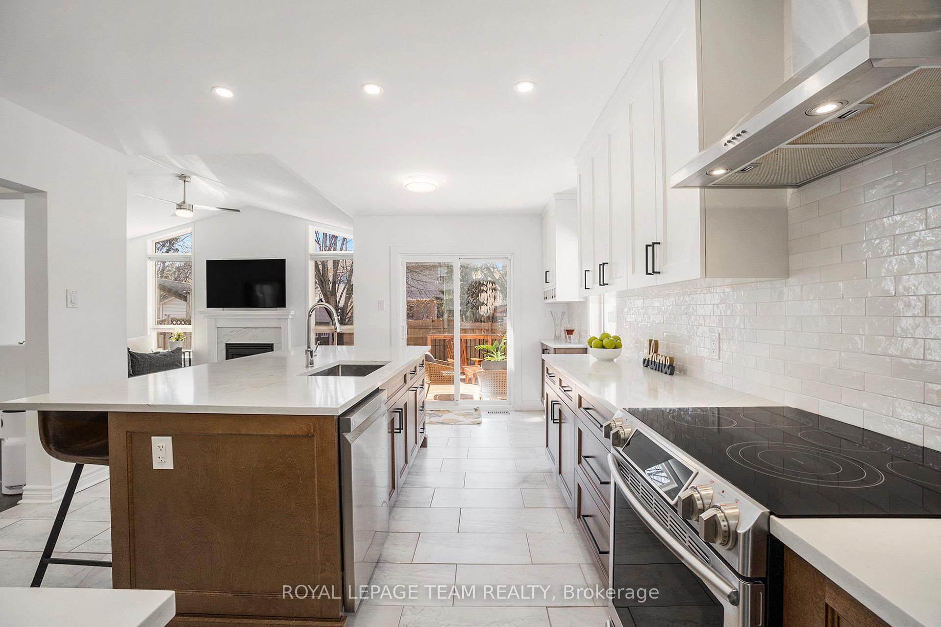 Photo 9 of 28 Nakota Way, Ottawa, Barrhaven - Longfields — HOMEH