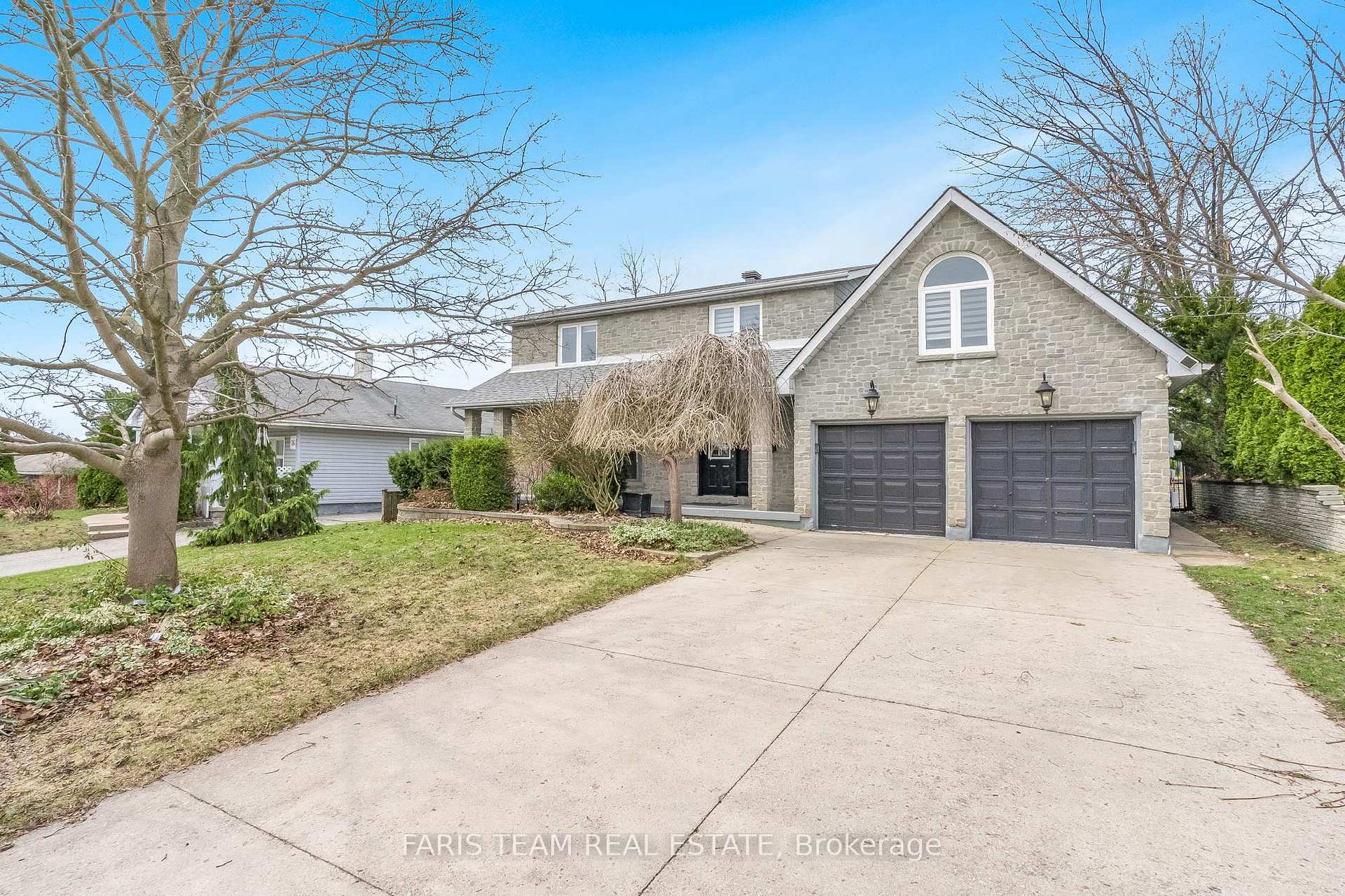 Photo 2 of 22 Keats Drive, Barrie, Letitia Heights — HOMEH