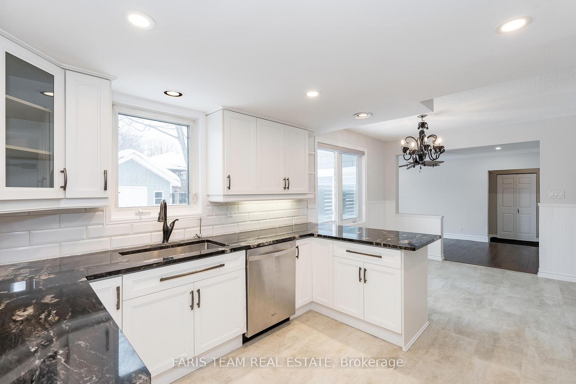 Photo 5 of 22 Keats Drive, Barrie, Letitia Heights — HOMEH