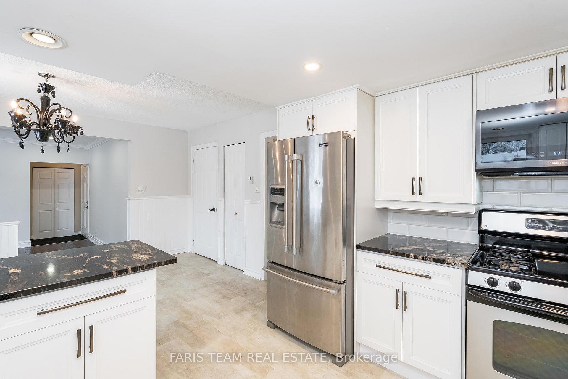 Photo 6 of 22 Keats Drive, Barrie, Letitia Heights — HOMEH
