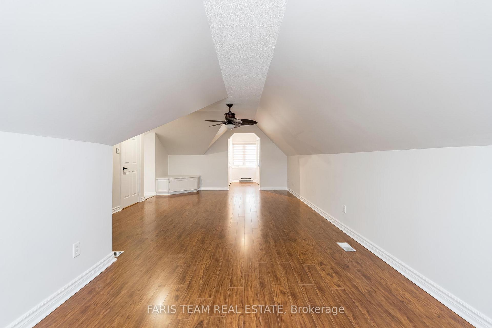 Photo 13 of 22 Keats Drive, Barrie, Letitia Heights — HOMEH