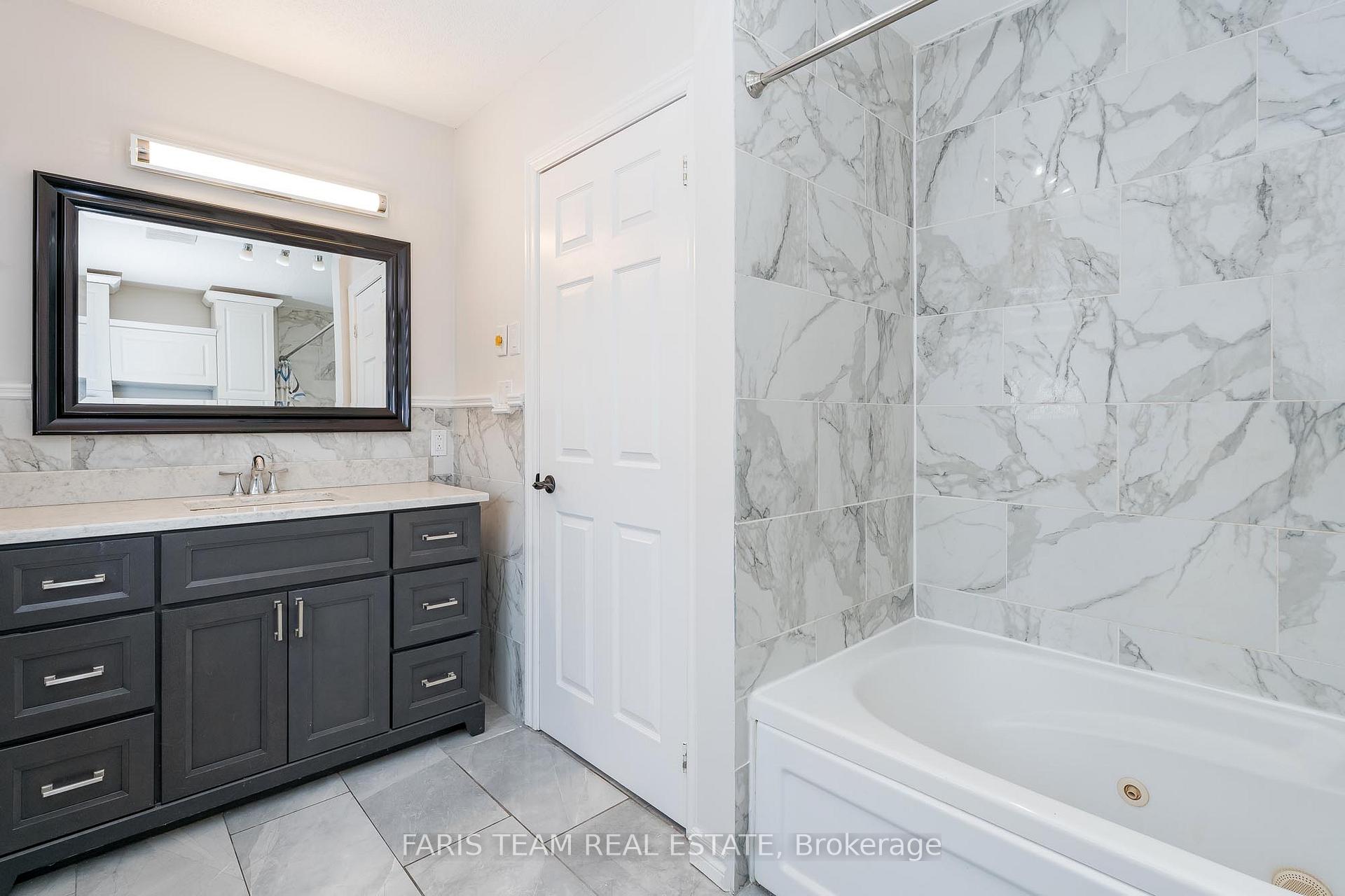 Photo 14 of 22 Keats Drive, Barrie, Letitia Heights — HOMEH