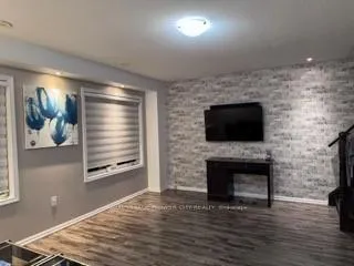 Photo 2 of 8 Vanhorne Close, Brampton, Northwest Brampton — HOMEH