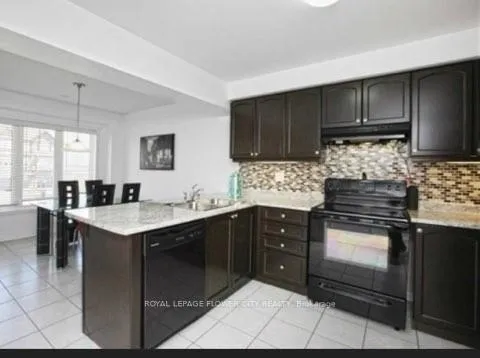 Photo 15 of 8 Vanhorne Close, Brampton, Northwest Brampton — HOMEH