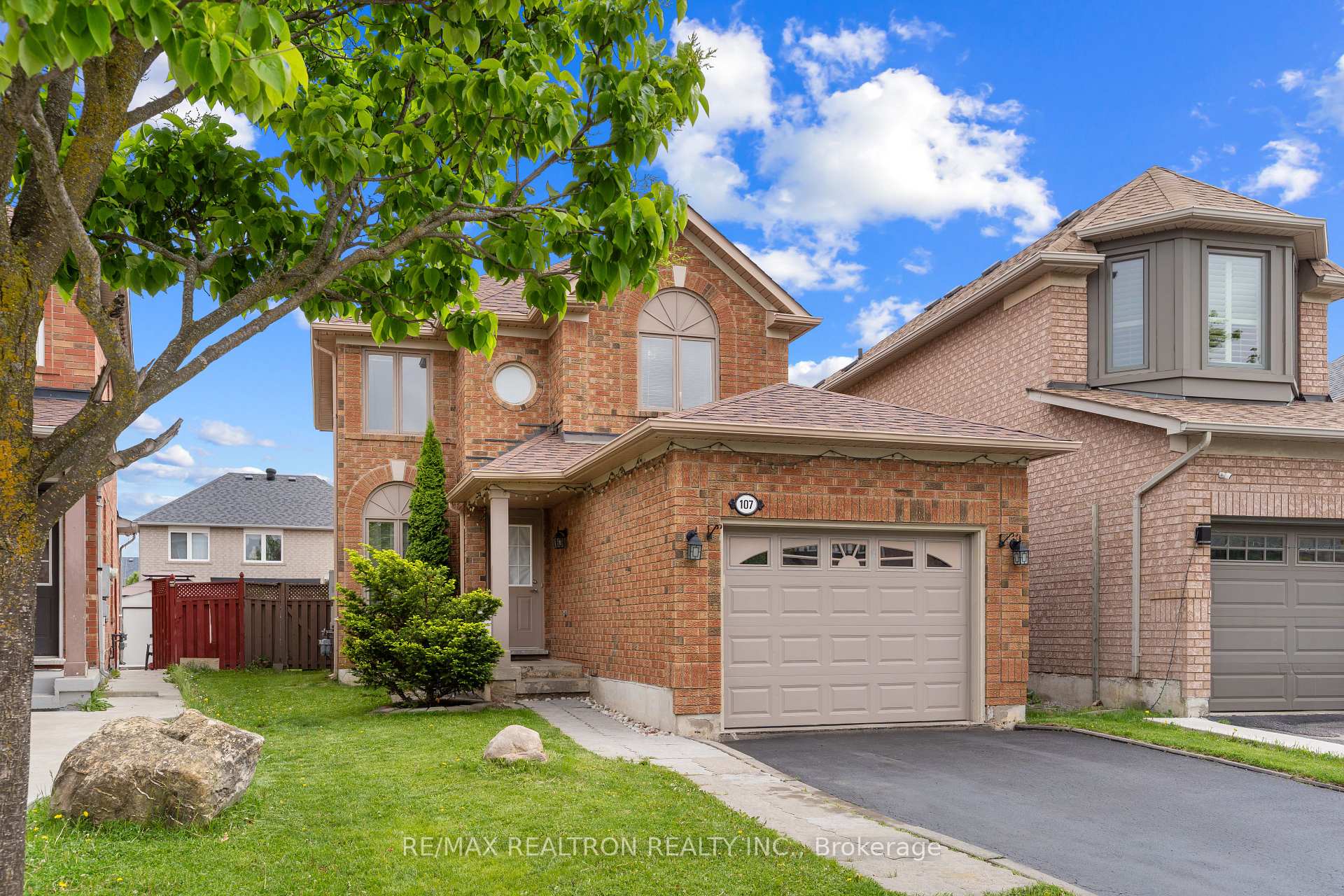 Photo 1 of 107 Narrow Valley Crescent, Brampton, Sandringham-Wellington — HOMEH