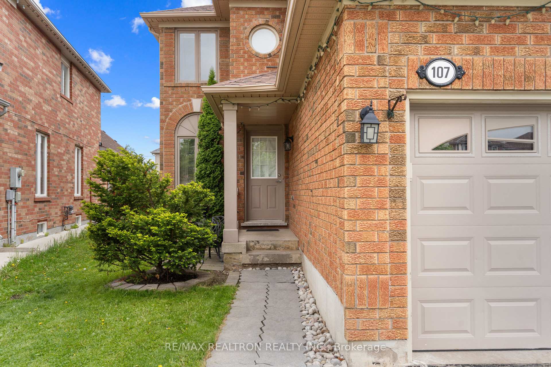 Photo 5 of 107 Narrow Valley Crescent, Brampton, Sandringham-Wellington — HOMEH