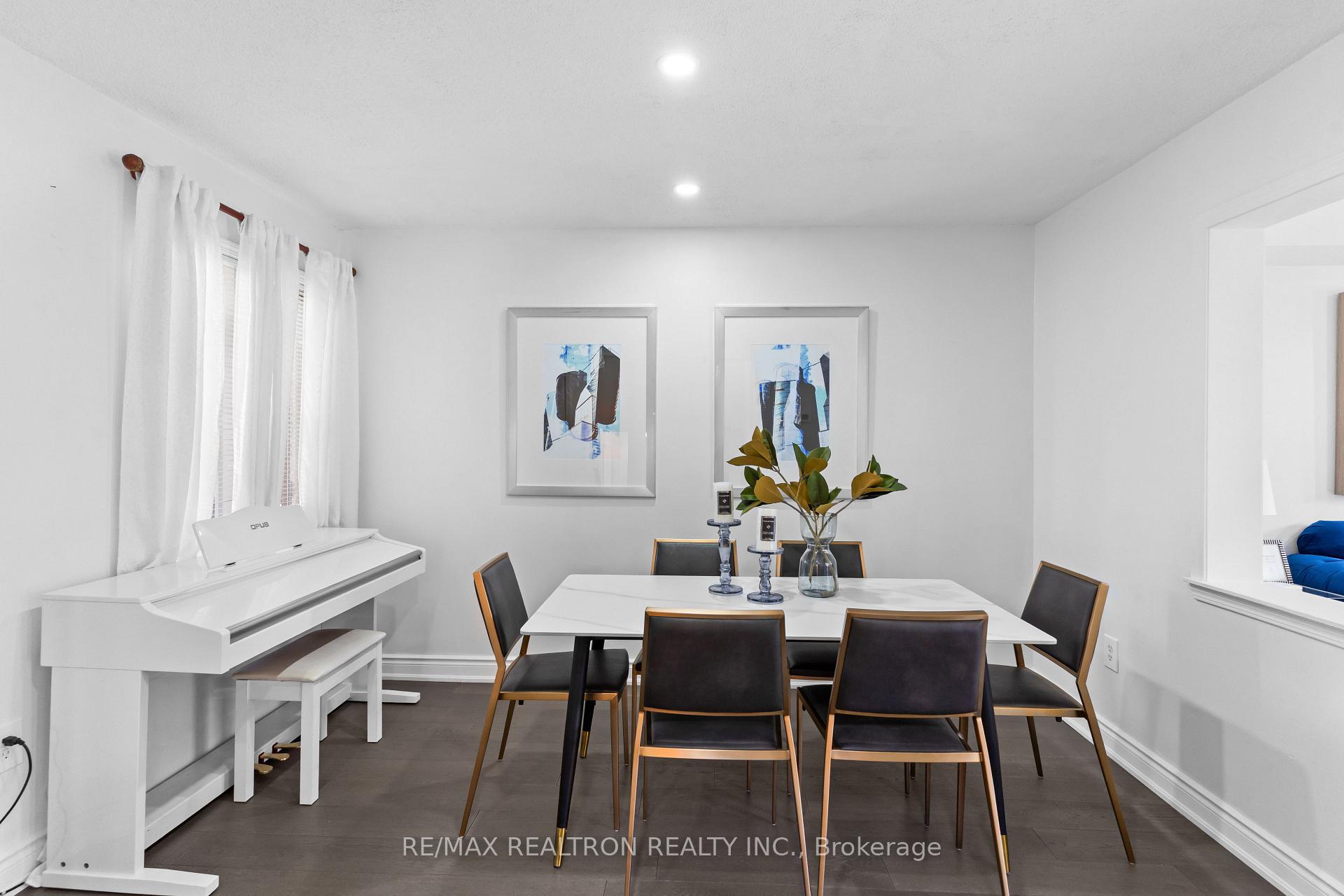 Photo 2 of 107 Narrow Valley Crescent, Brampton, Sandringham-Wellington — HOMEH
