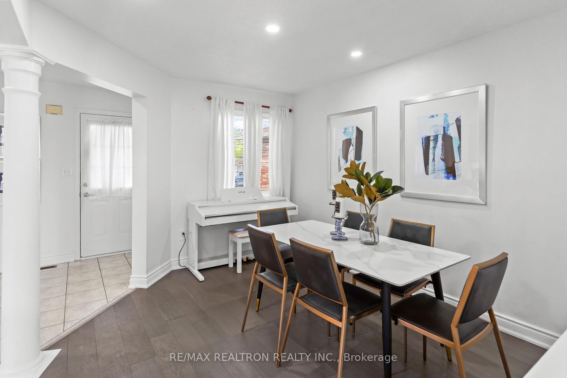 Photo 3 of 107 Narrow Valley Crescent, Brampton, Sandringham-Wellington — HOMEH