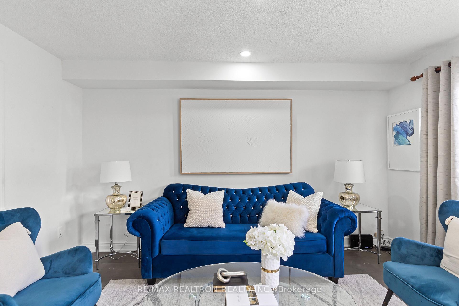 Photo 12 of 107 Narrow Valley Crescent, Brampton, Sandringham-Wellington — HOMEH