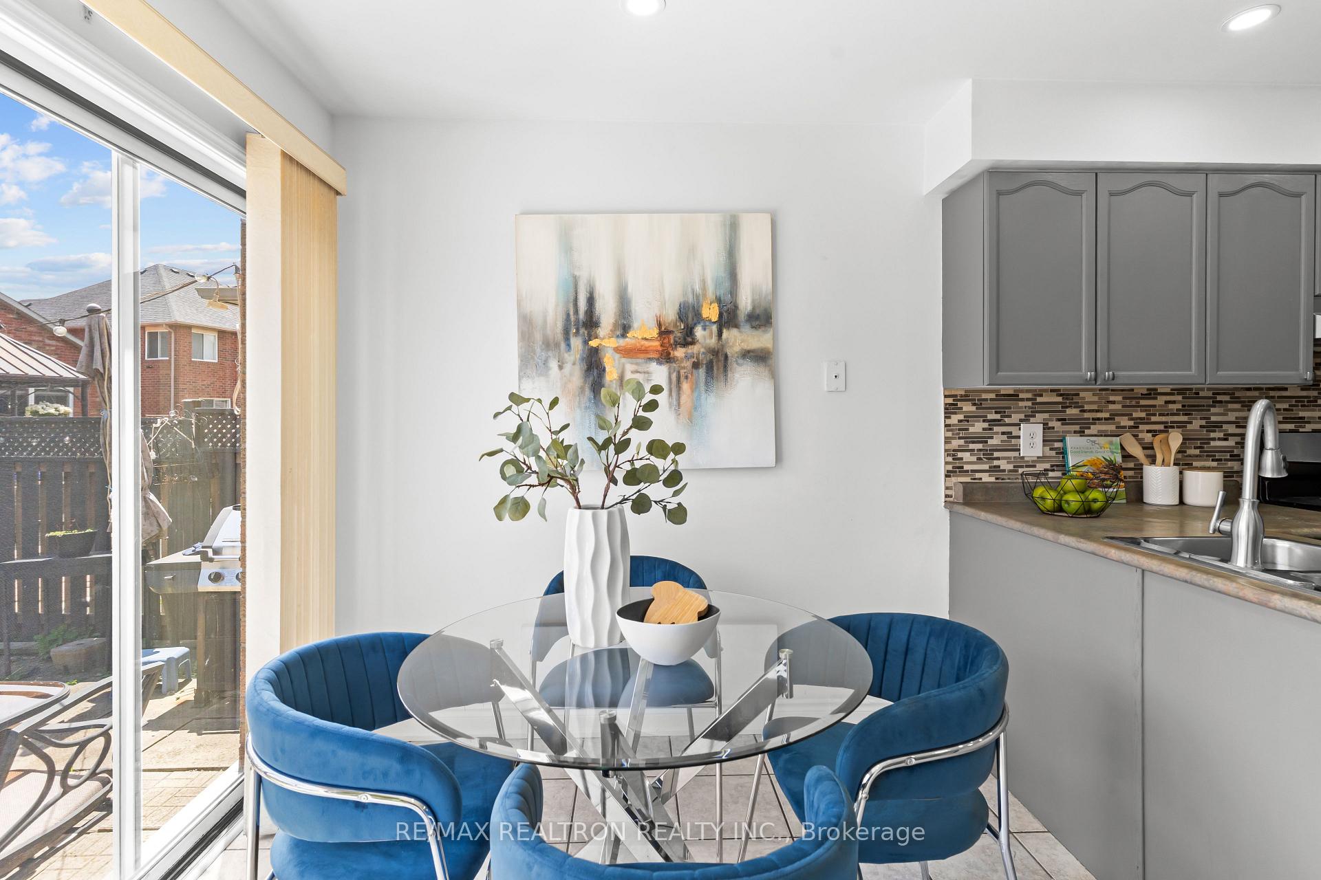 Photo 7 of 107 Narrow Valley Crescent, Brampton, Sandringham-Wellington — HOMEH