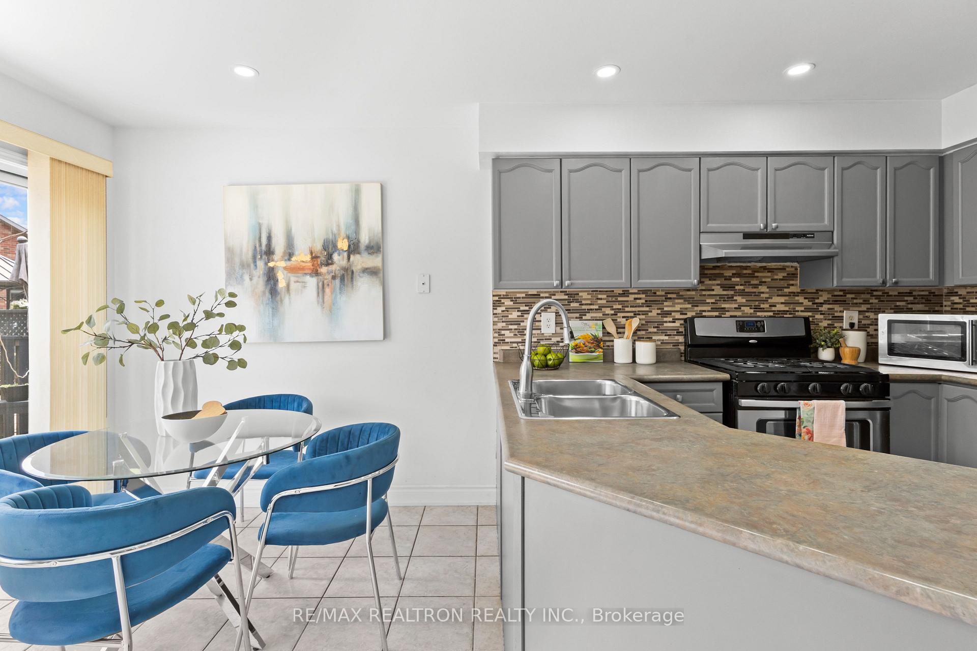 Photo 14 of 107 Narrow Valley Crescent, Brampton, Sandringham-Wellington — HOMEH