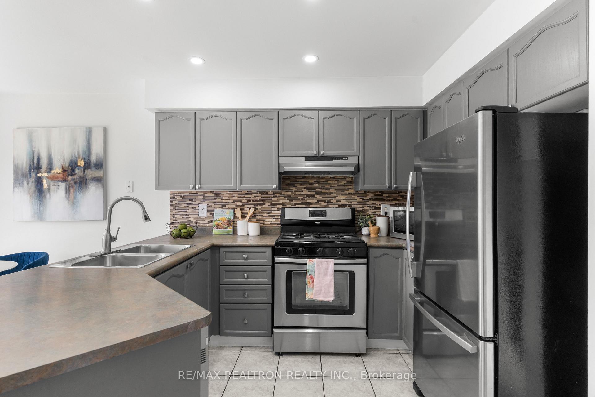 Photo 20 of 107 Narrow Valley Crescent, Brampton, Sandringham-Wellington — HOMEH