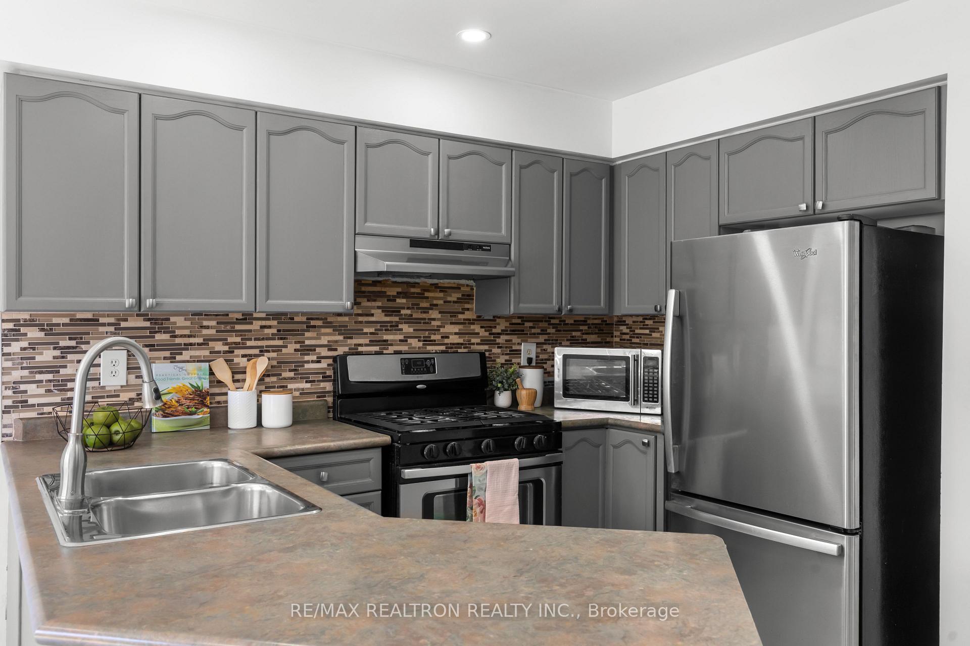 Photo 6 of 107 Narrow Valley Crescent, Brampton, Sandringham-Wellington — HOMEH
