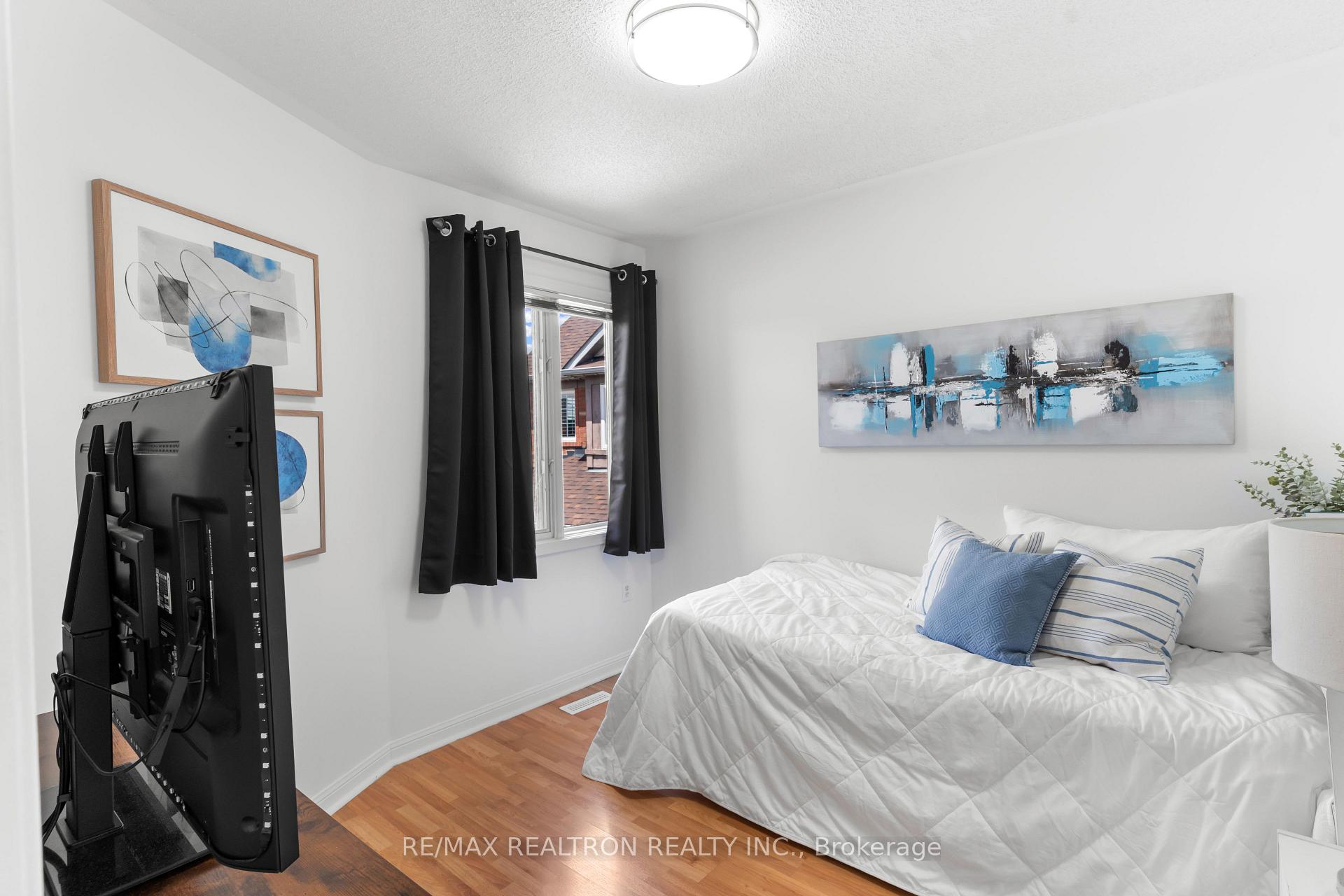 Photo 25 of 107 Narrow Valley Crescent, Brampton, Sandringham-Wellington — HOMEH