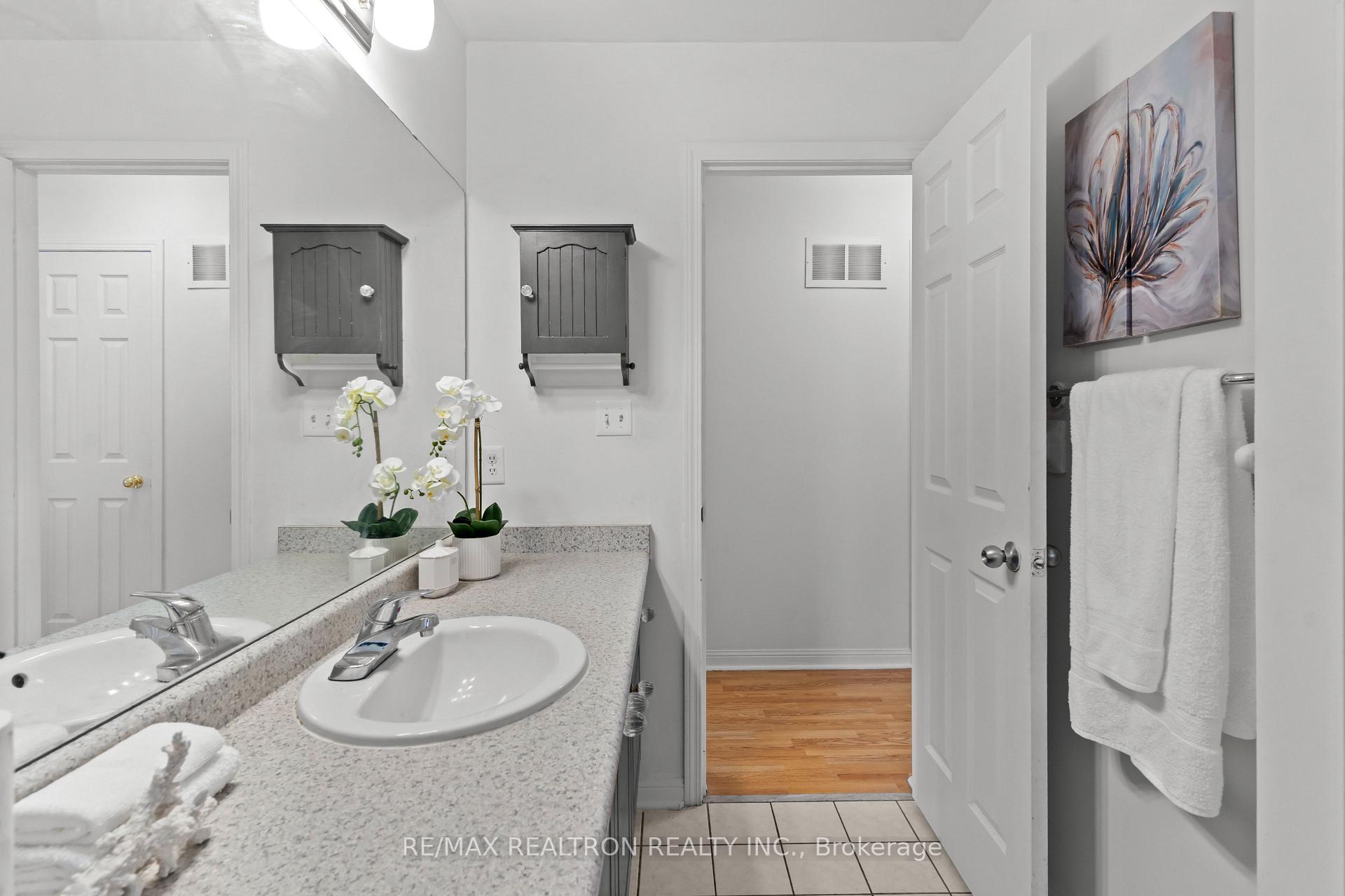 Photo 23 of 107 Narrow Valley Crescent, Brampton, Sandringham-Wellington — HOMEH