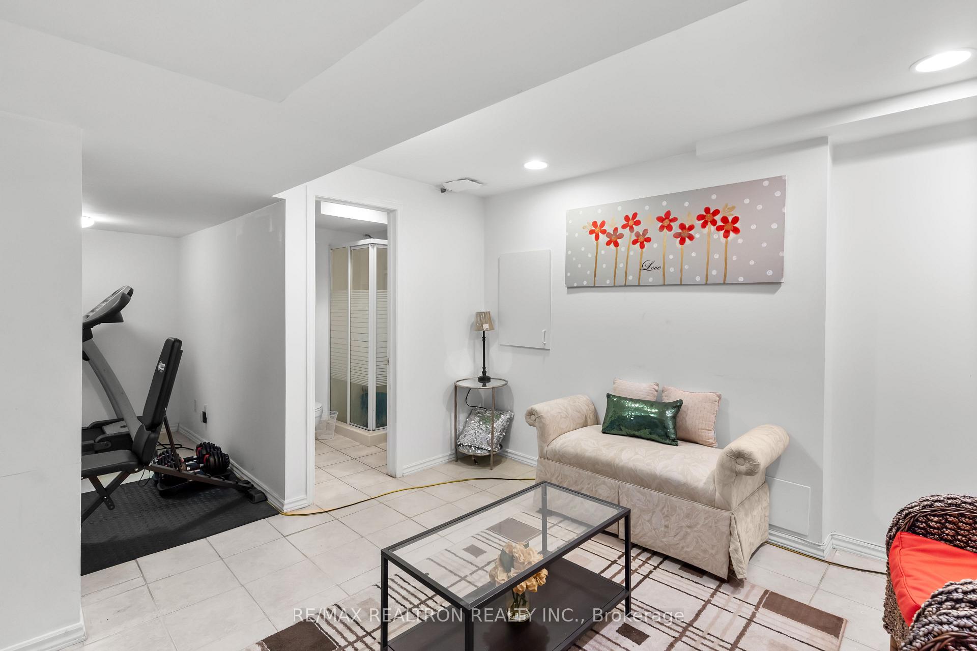 Photo 22 of 107 Narrow Valley Crescent, Brampton, Sandringham-Wellington — HOMEH