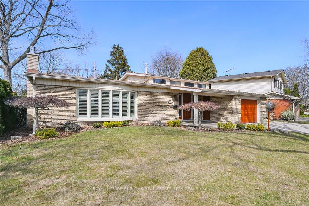 Photo 2 of 3375 Guildwood Drive, Burlington, Roseland — HOMEH