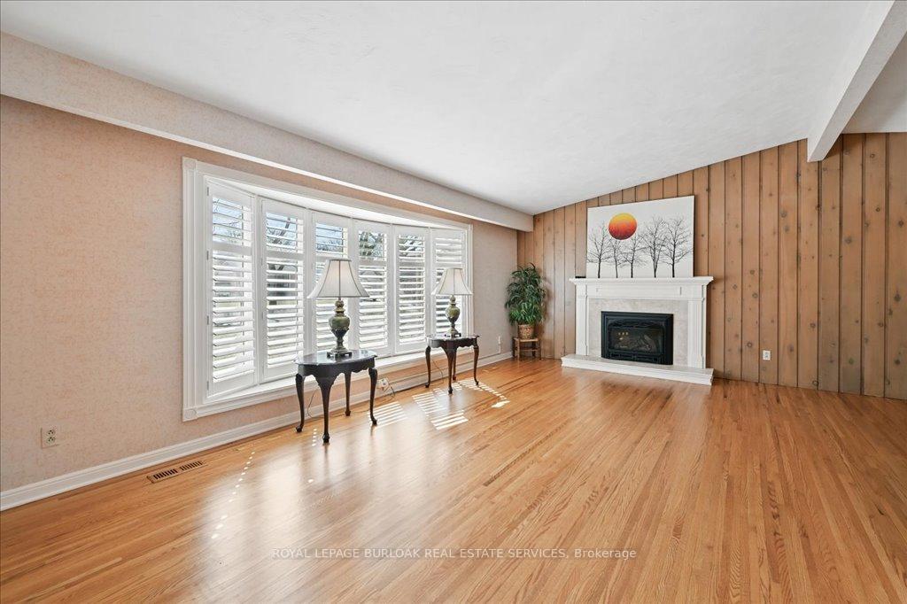 Photo 6 of 3375 Guildwood Drive, Burlington, Roseland — HOMEH