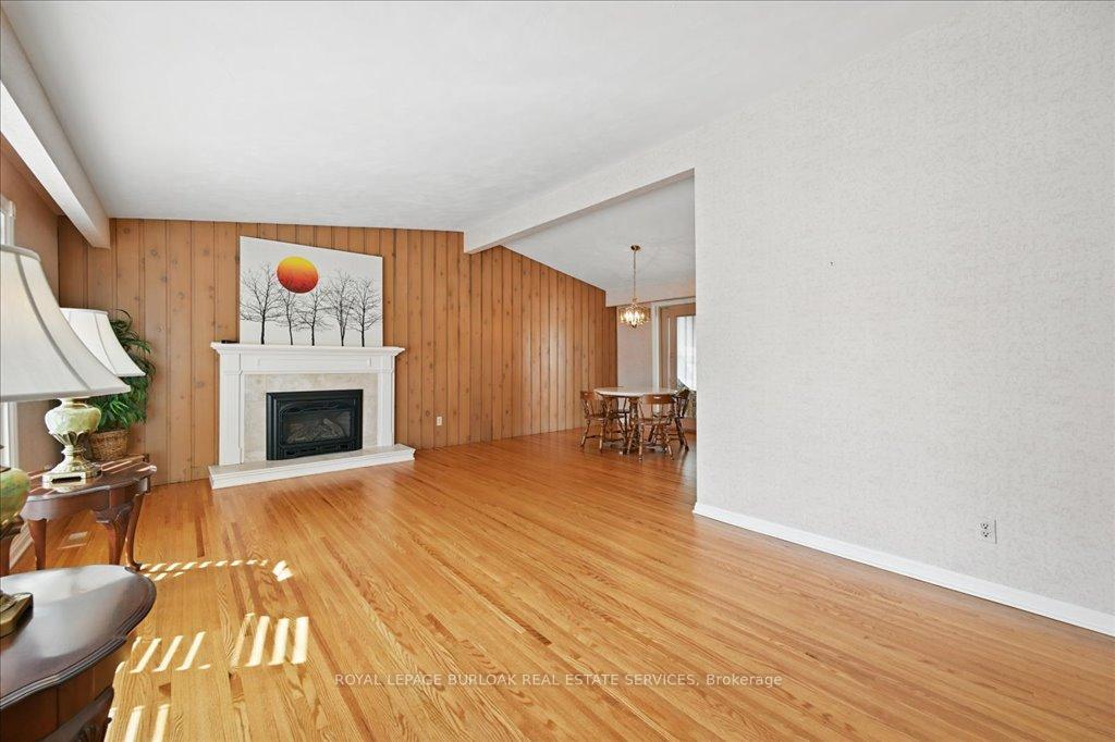 Photo 7 of 3375 Guildwood Drive, Burlington, Roseland — HOMEH