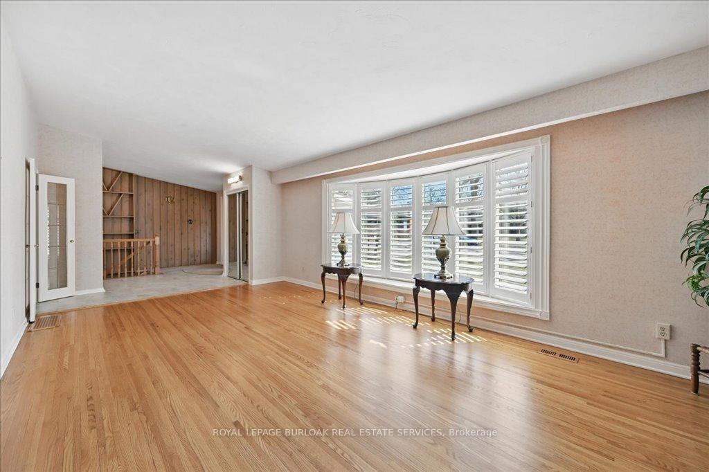Photo 8 of 3375 Guildwood Drive, Burlington, Roseland — HOMEH