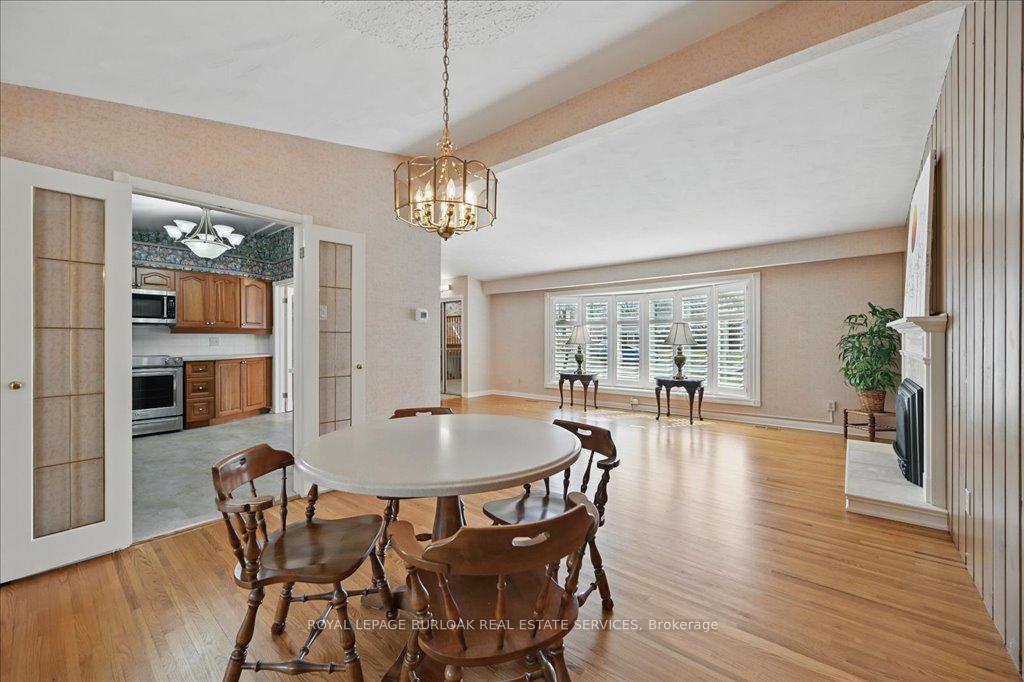 Photo 15 of 3375 Guildwood Drive, Burlington, Roseland — HOMEH
