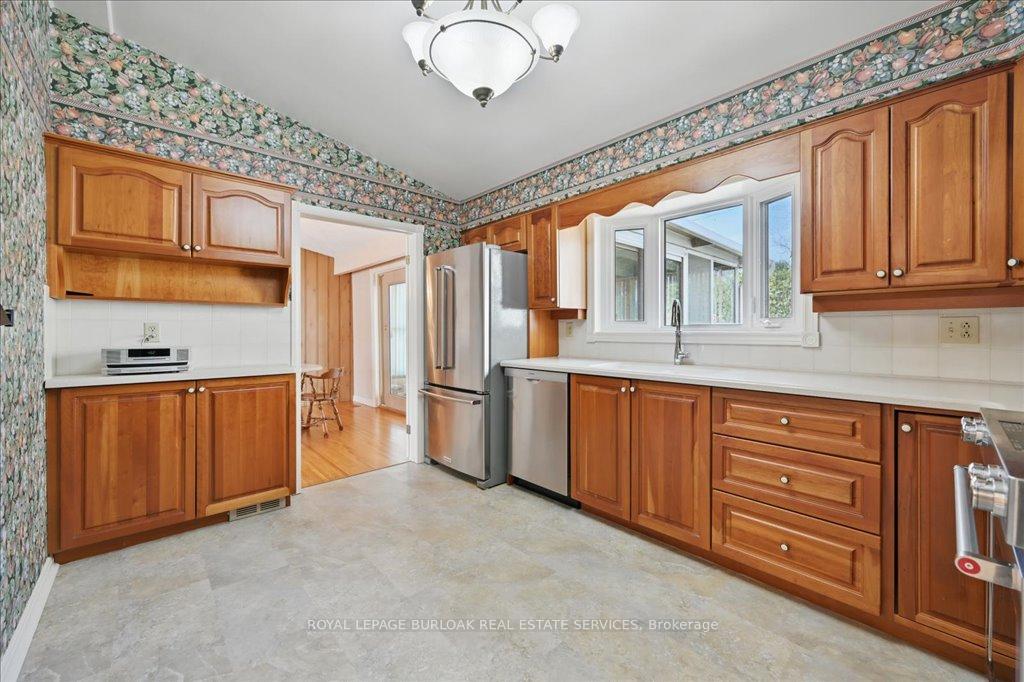 Photo 17 of 3375 Guildwood Drive, Burlington, Roseland — HOMEH