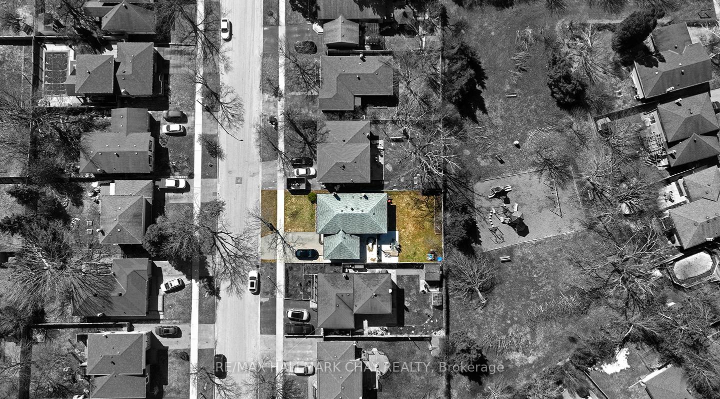 Photo 3 of 10 Glenecho Drive, Barrie, Grove East — HOMEH