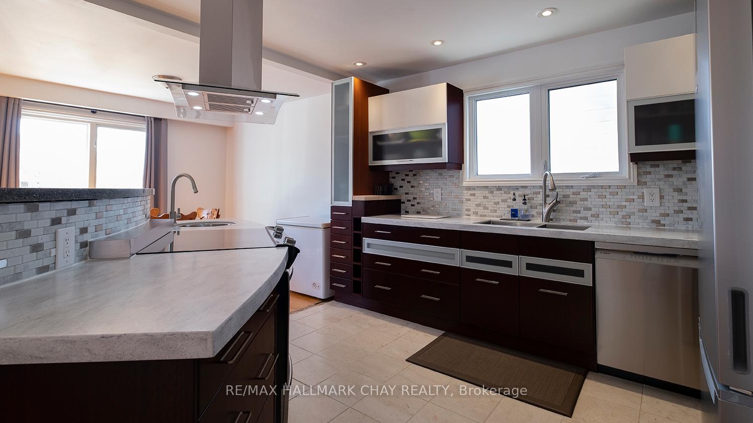 Photo 4 of 10 Glenecho Drive, Barrie, Grove East — HOMEH