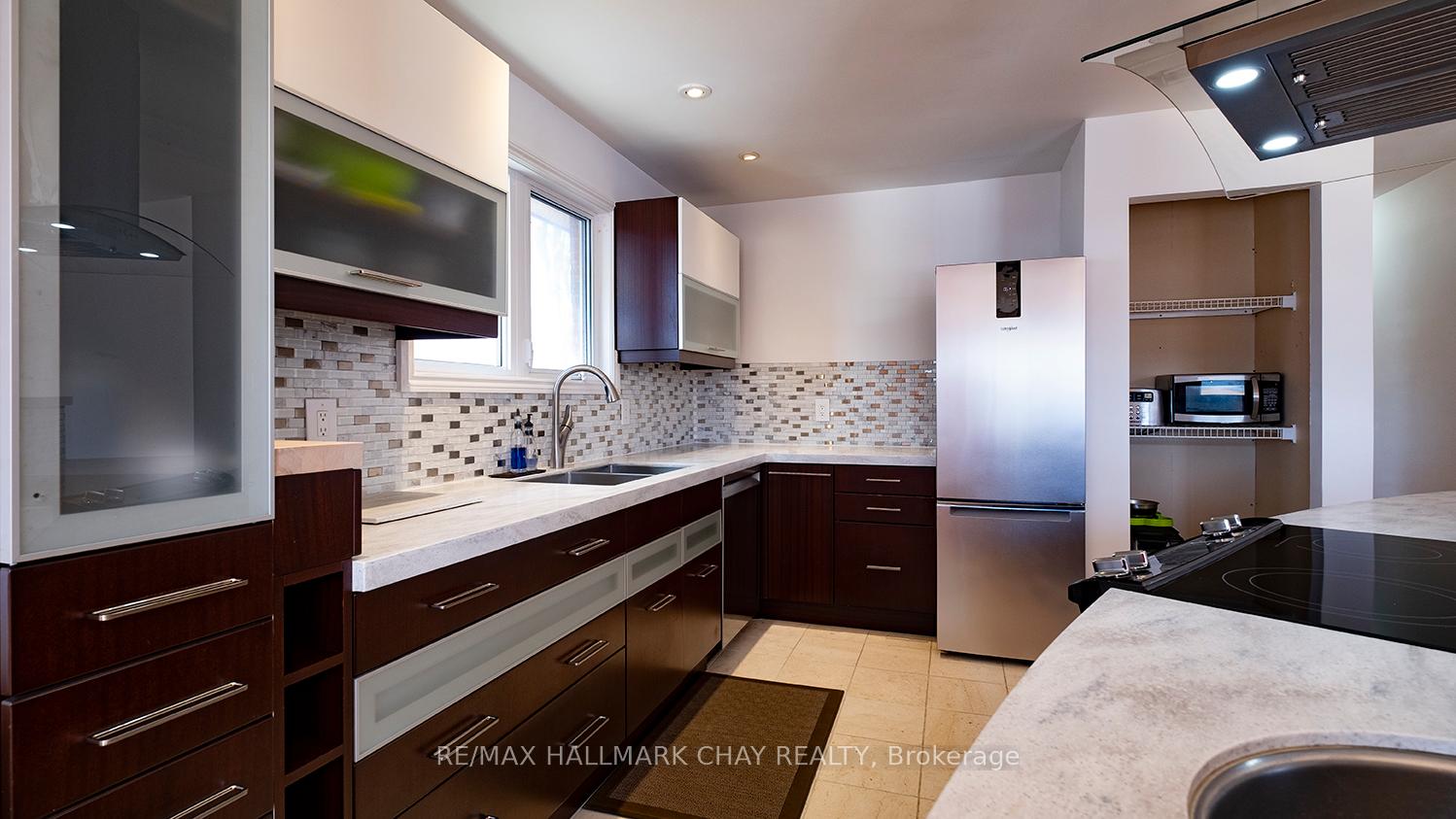 Photo 5 of 10 Glenecho Drive, Barrie, Grove East — HOMEH