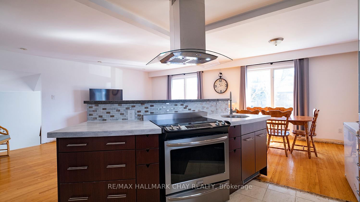 Photo 6 of 10 Glenecho Drive, Barrie, Grove East — HOMEH