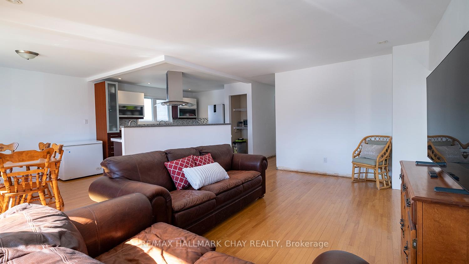 Photo 8 of 10 Glenecho Drive, Barrie, Grove East — HOMEH