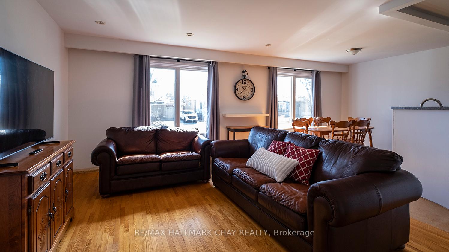 Photo 11 of 10 Glenecho Drive, Barrie, Grove East — HOMEH