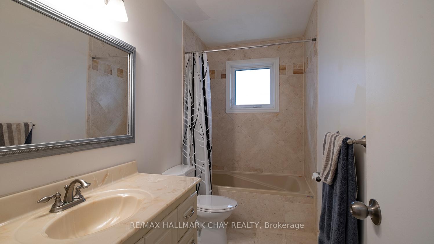 Photo 22 of 10 Glenecho Drive, Barrie, Grove East — HOMEH