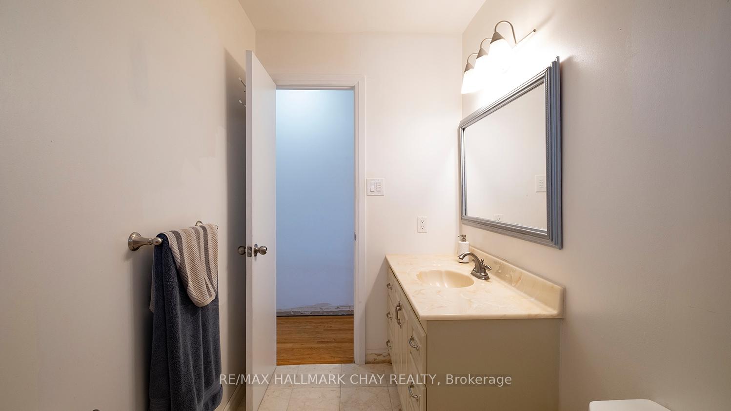 Photo 23 of 10 Glenecho Drive, Barrie, Grove East — HOMEH