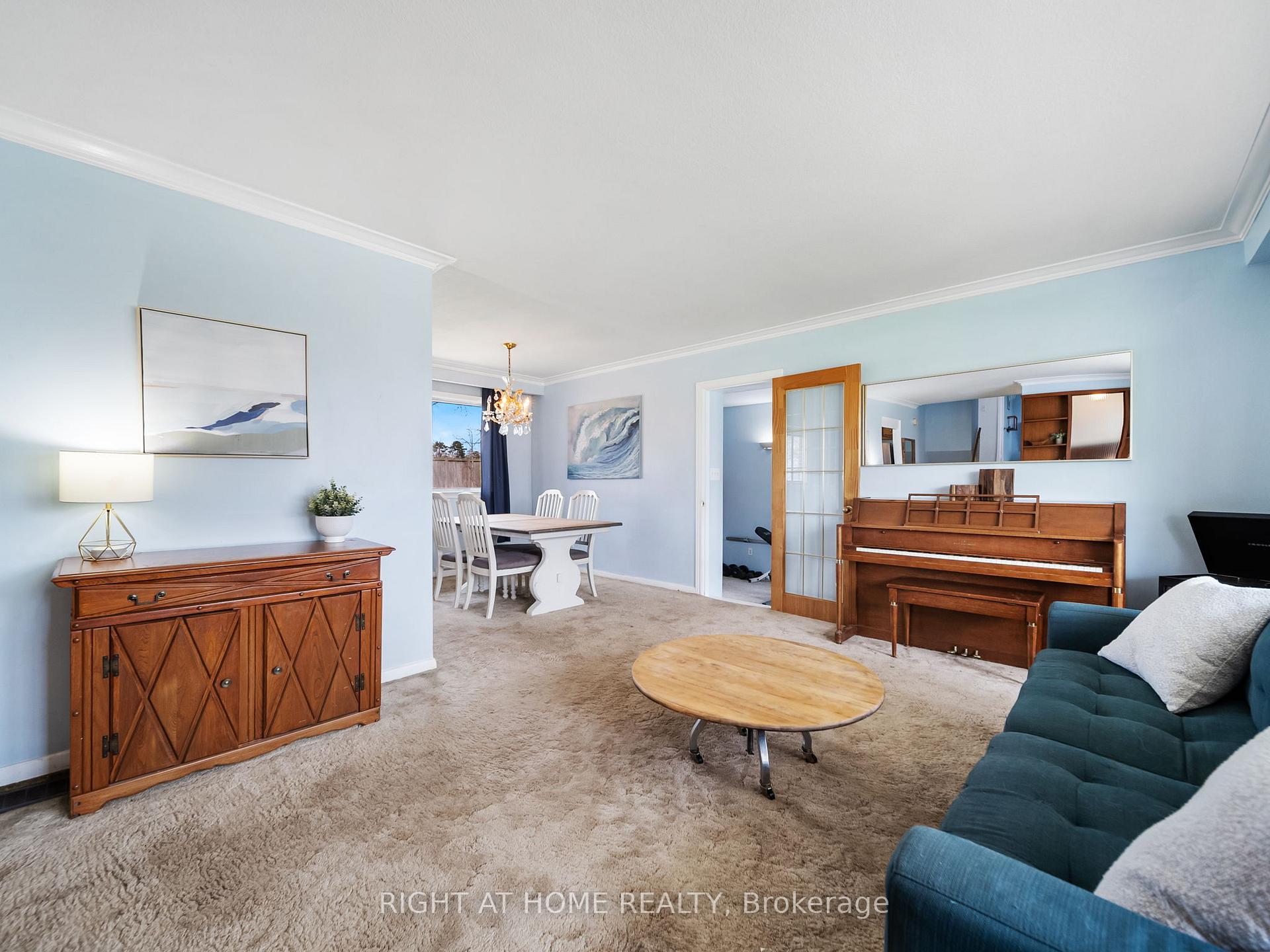 Photo 3 of 24 Ottaway Avenue, Barrie, Wellington — HOMEH