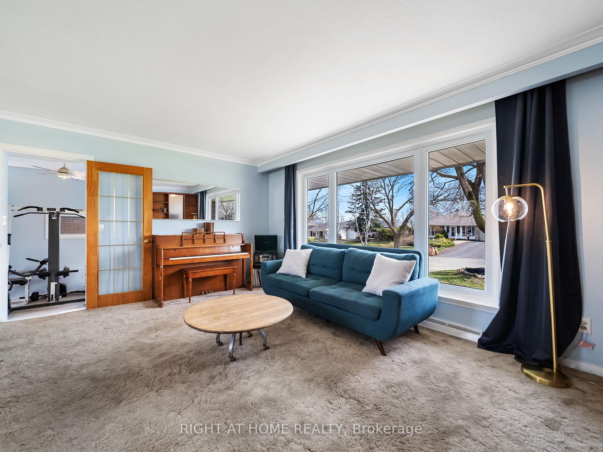 Photo 4 of 24 Ottaway Avenue, Barrie, Wellington — HOMEH