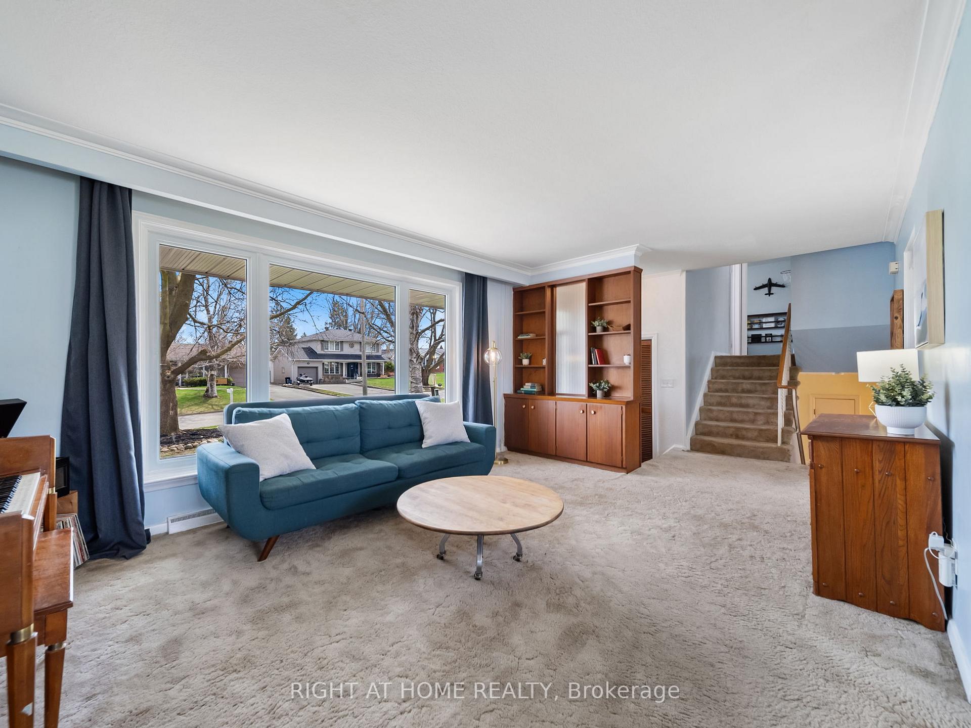Photo 5 of 24 Ottaway Avenue, Barrie, Wellington — HOMEH