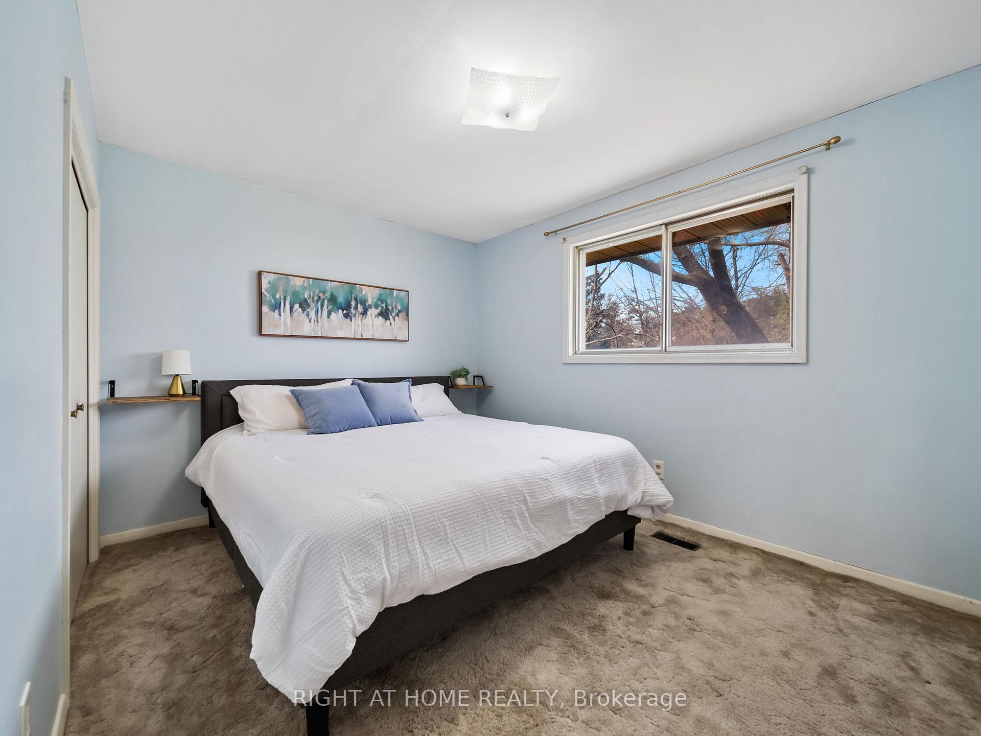 Photo 14 of 24 Ottaway Avenue, Barrie, Wellington — HOMEH