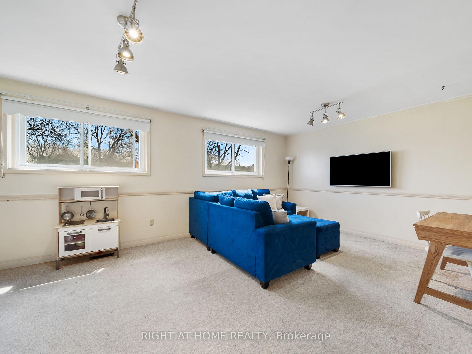 Photo 18 of 24 Ottaway Avenue, Barrie, Wellington — HOMEH