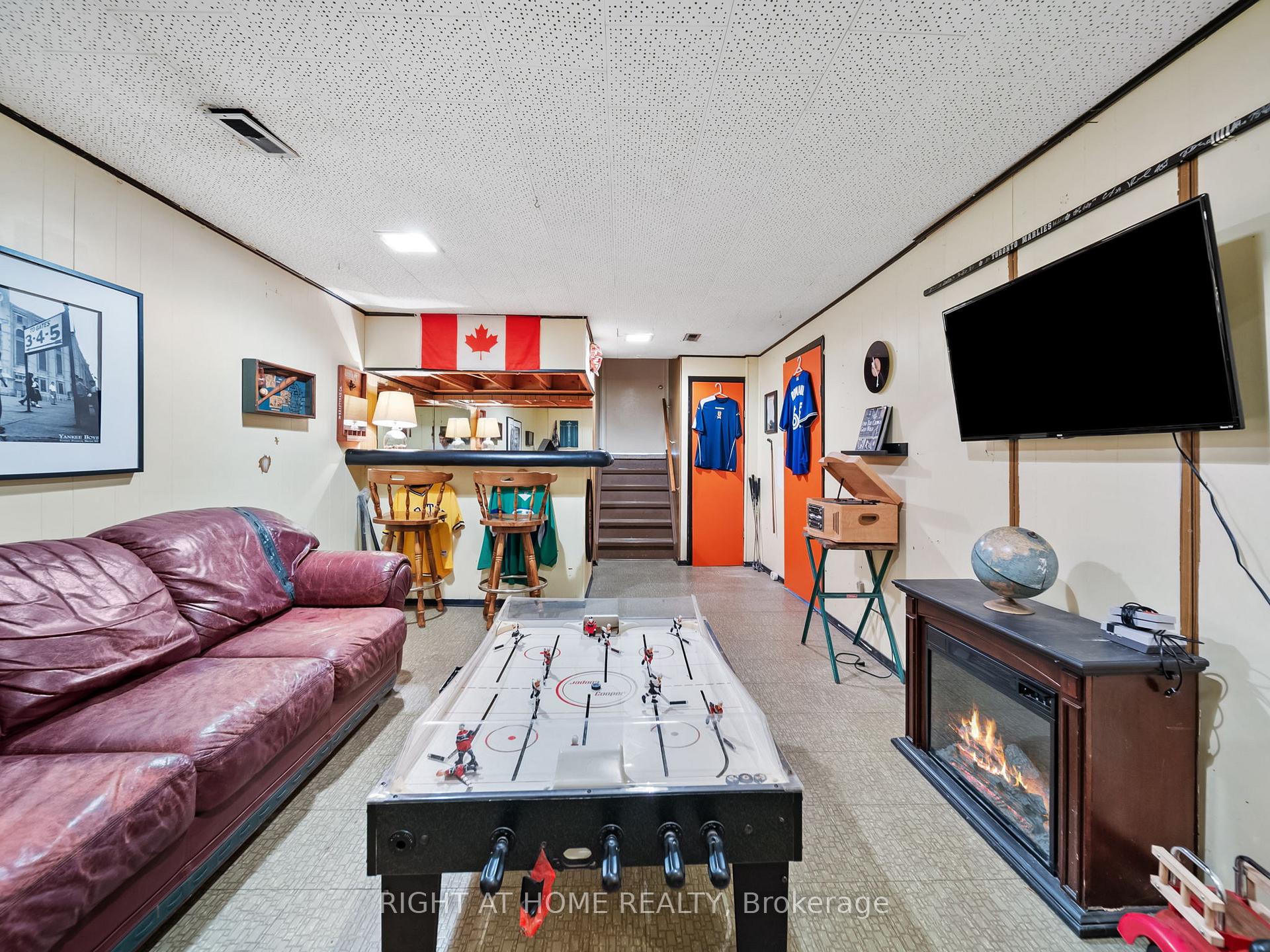 Photo 20 of 24 Ottaway Avenue, Barrie, Wellington — HOMEH