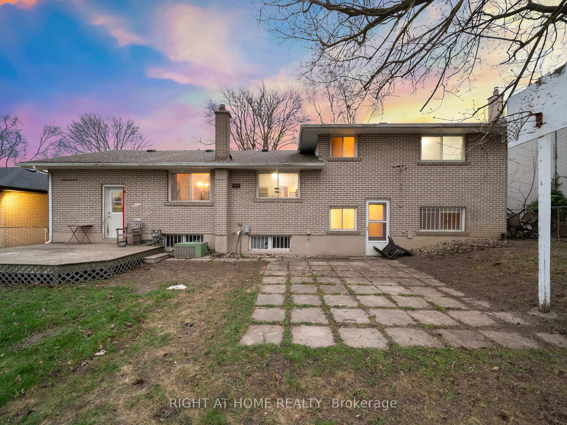 Photo 23 of 24 Ottaway Avenue, Barrie, Wellington — HOMEH