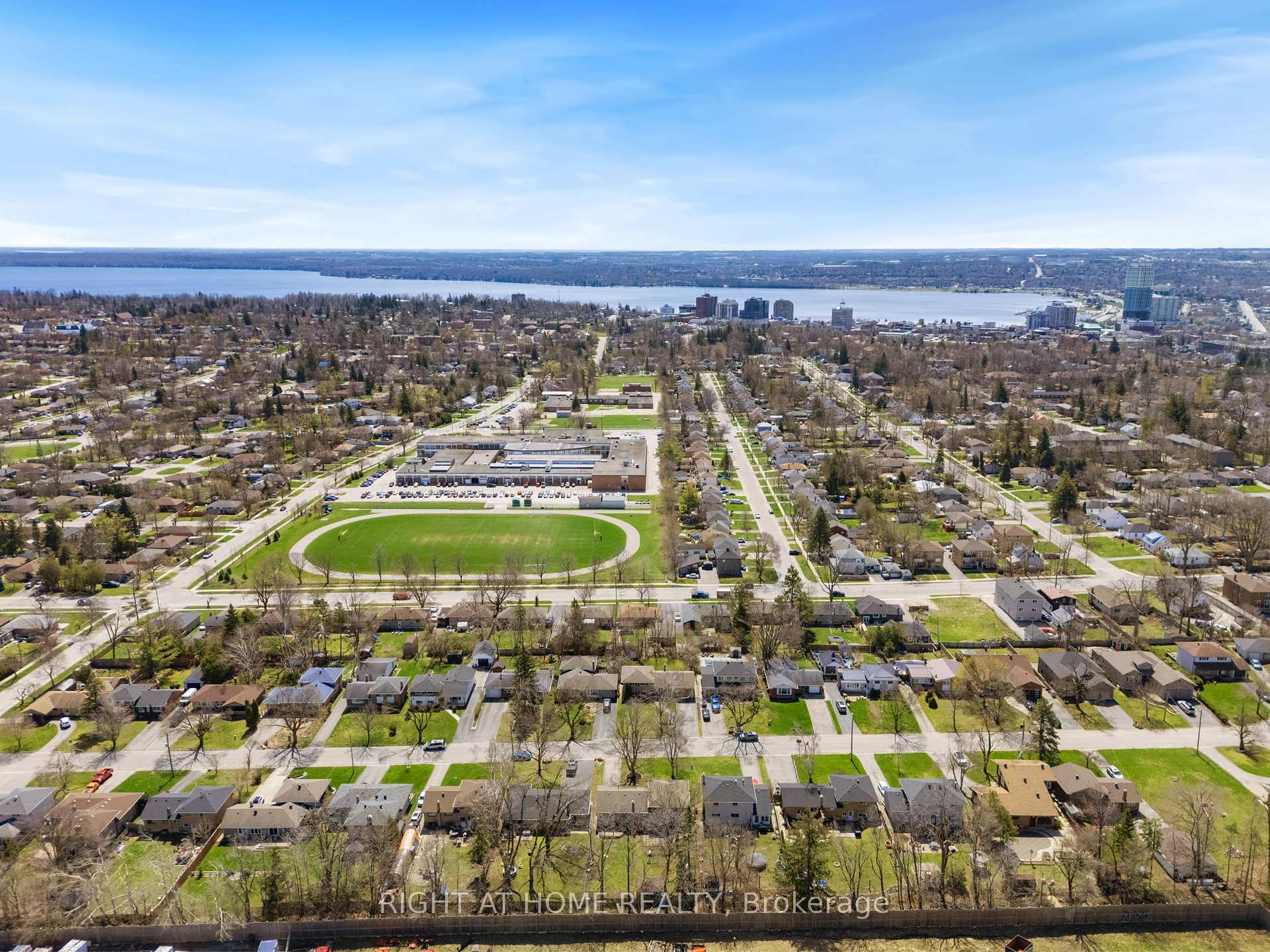 Photo 25 of 24 Ottaway Avenue, Barrie, Wellington — HOMEH