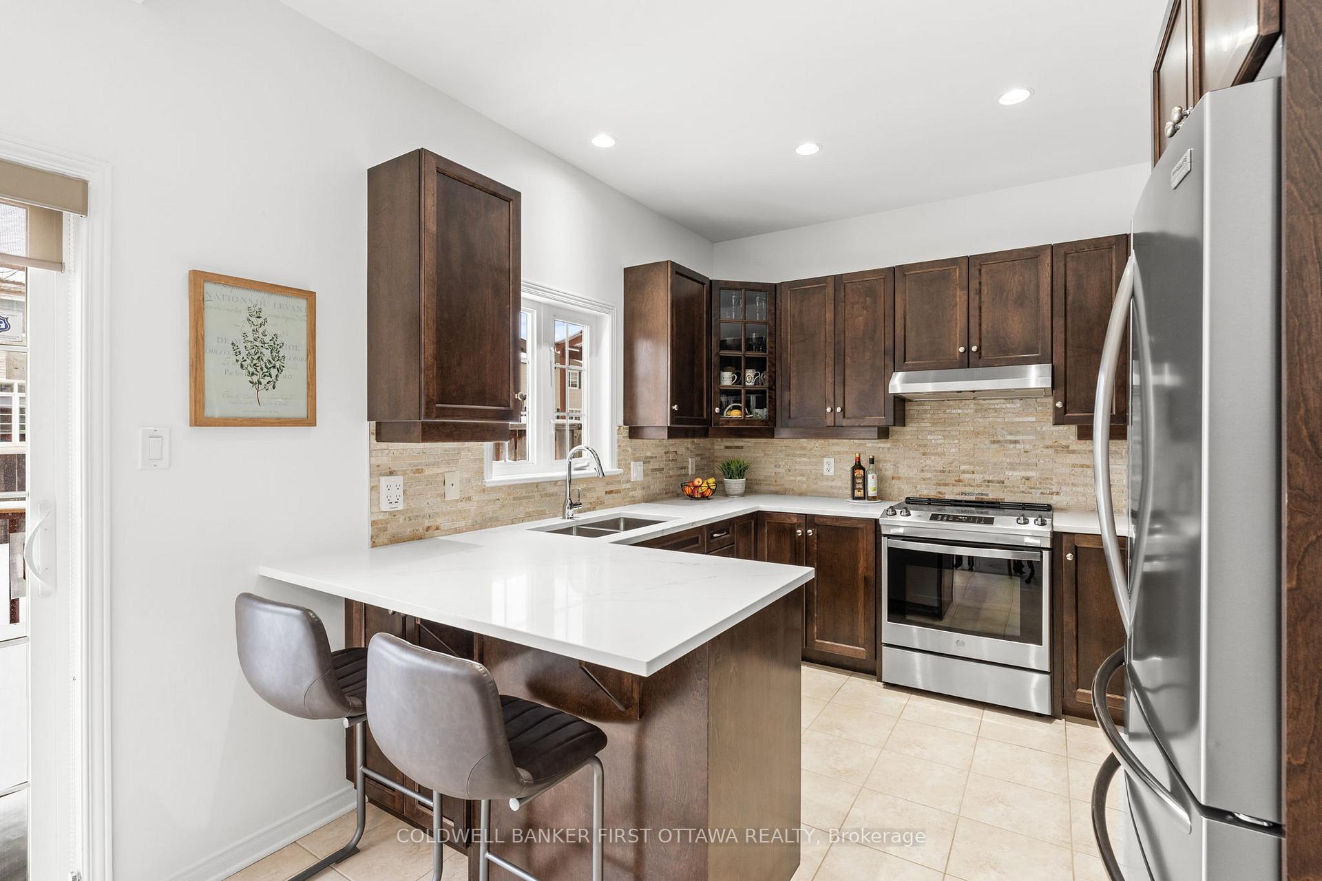 Photo 10 of 104 Chenoa Way, Ottawa, Barrhaven - Stonebridge — HOMEH