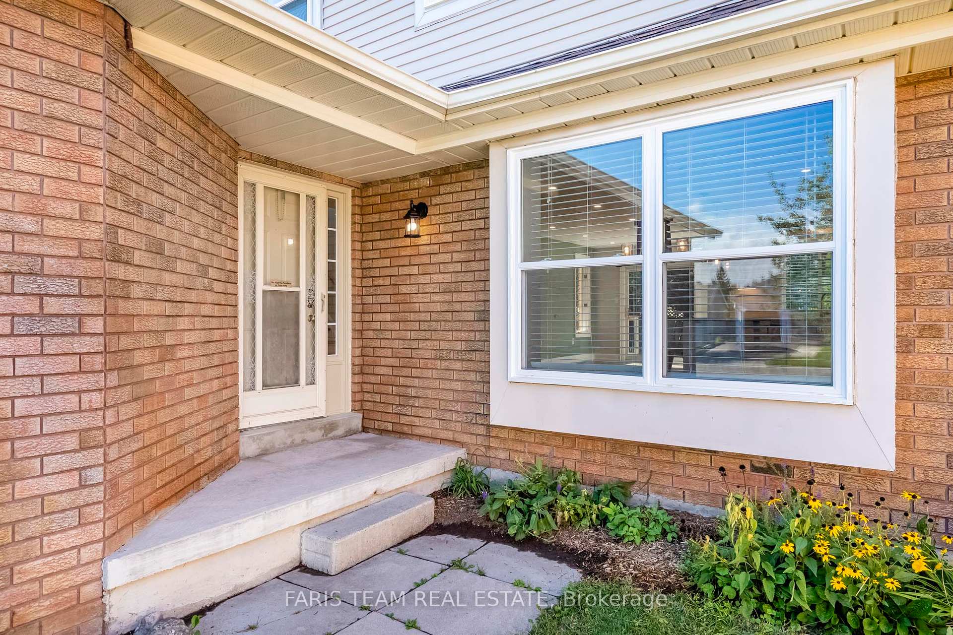 Photo 3 of 12 Knicely Road, Barrie, Painswick North — HOMEH