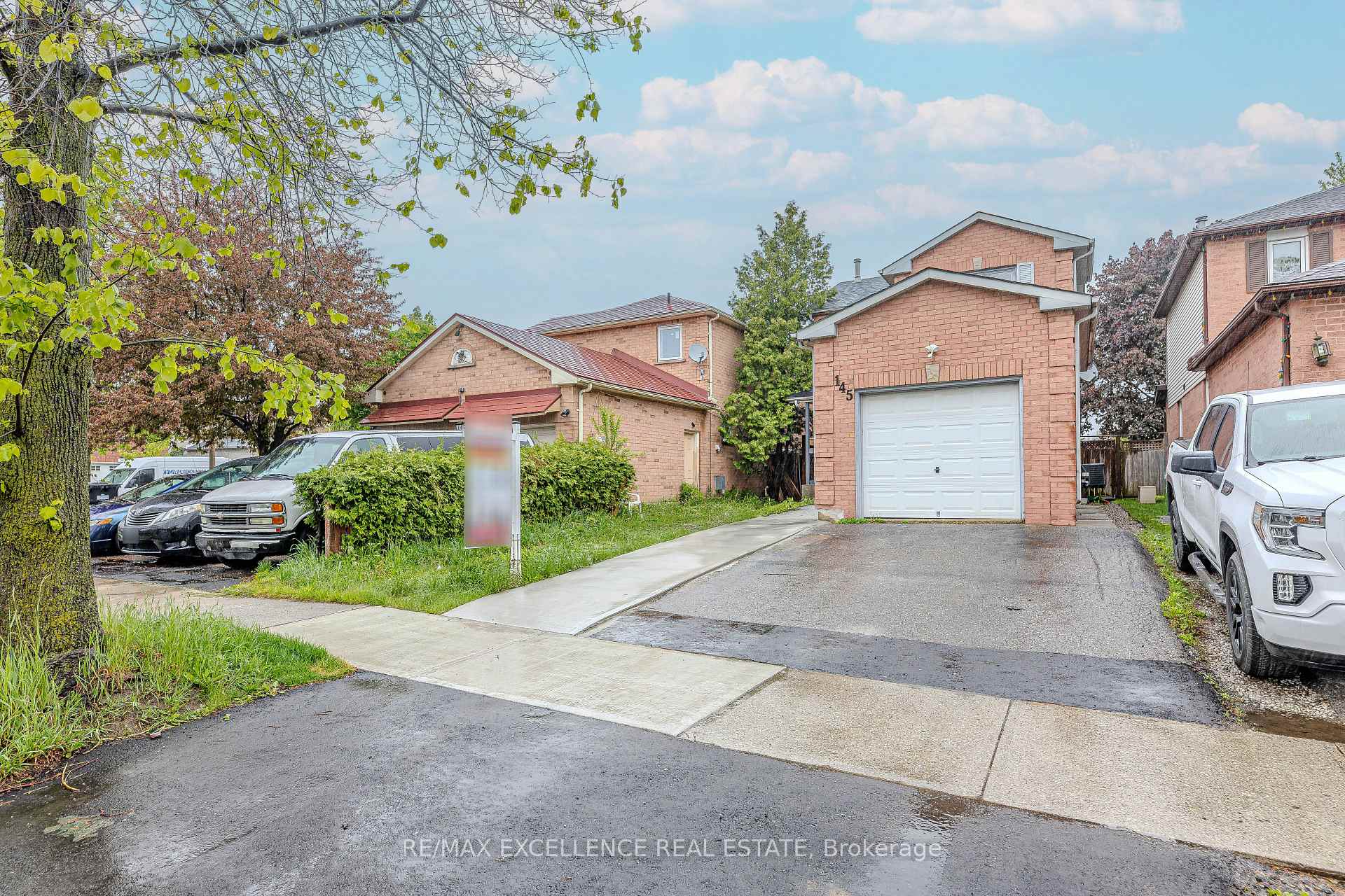 Photo 3 of 145 Ecclestone Drive, Brampton, Brampton West — HOMEH
