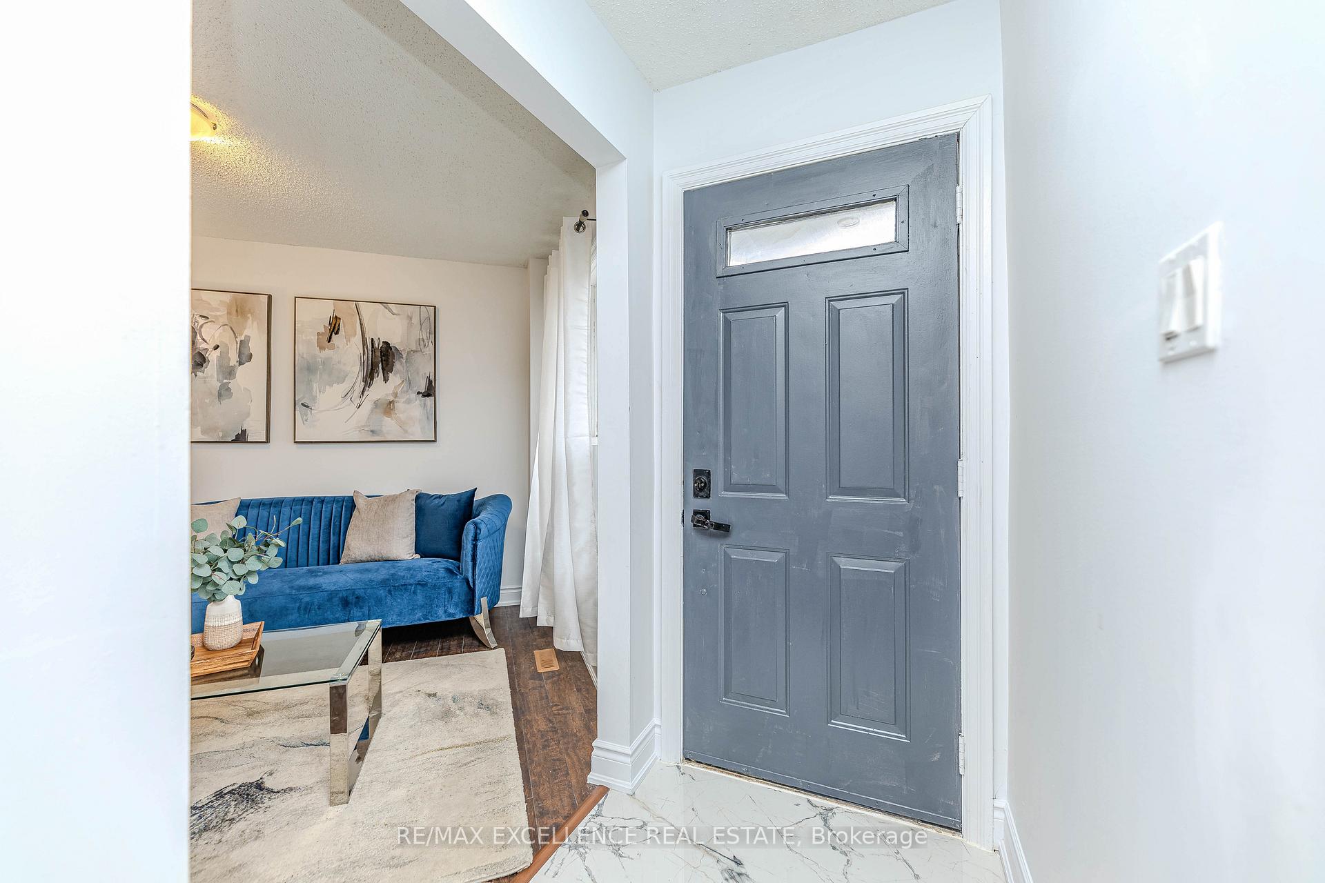 Photo 4 of 145 Ecclestone Drive, Brampton, Brampton West — HOMEH