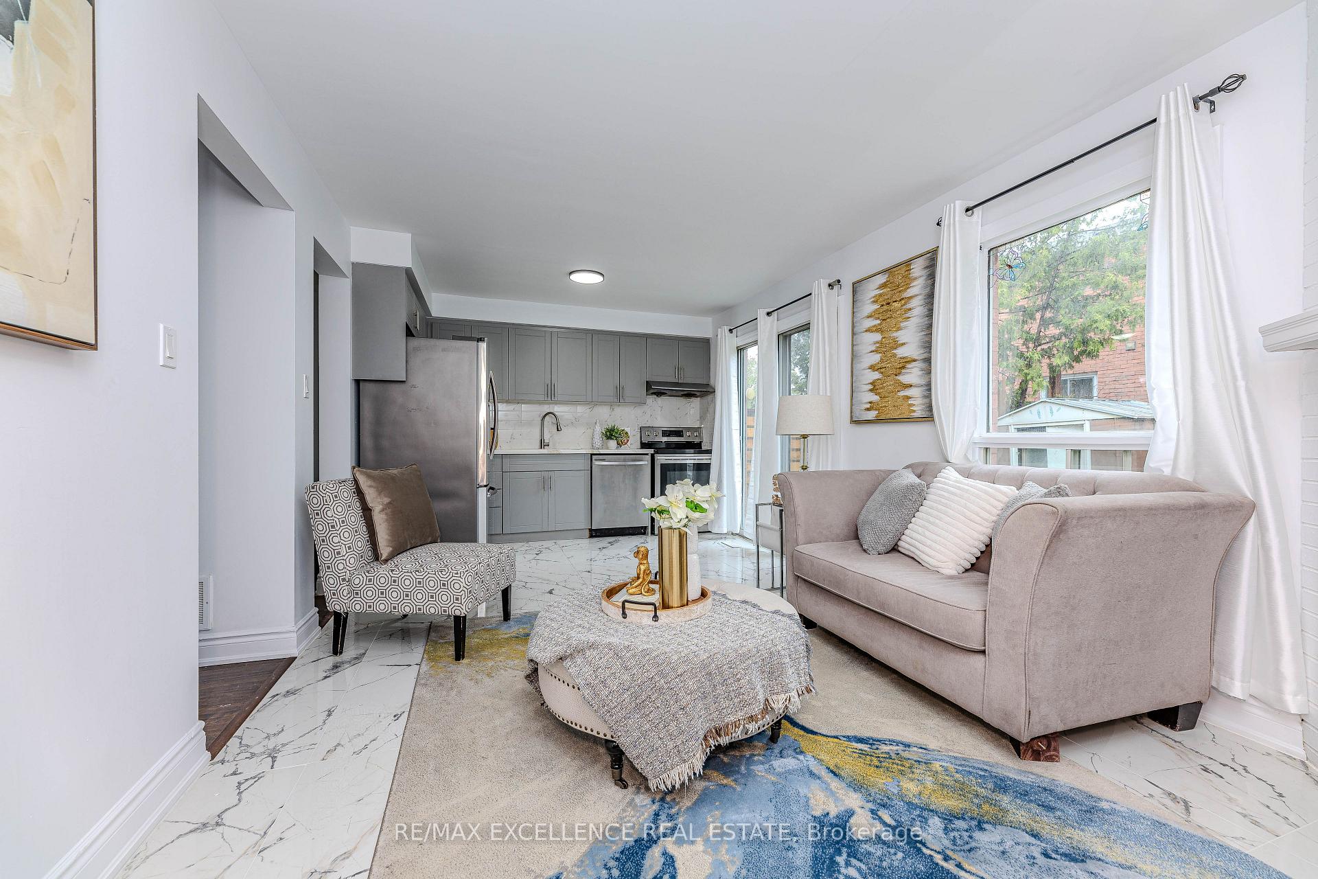 Photo 5 of 145 Ecclestone Drive, Brampton, Brampton West — HOMEH