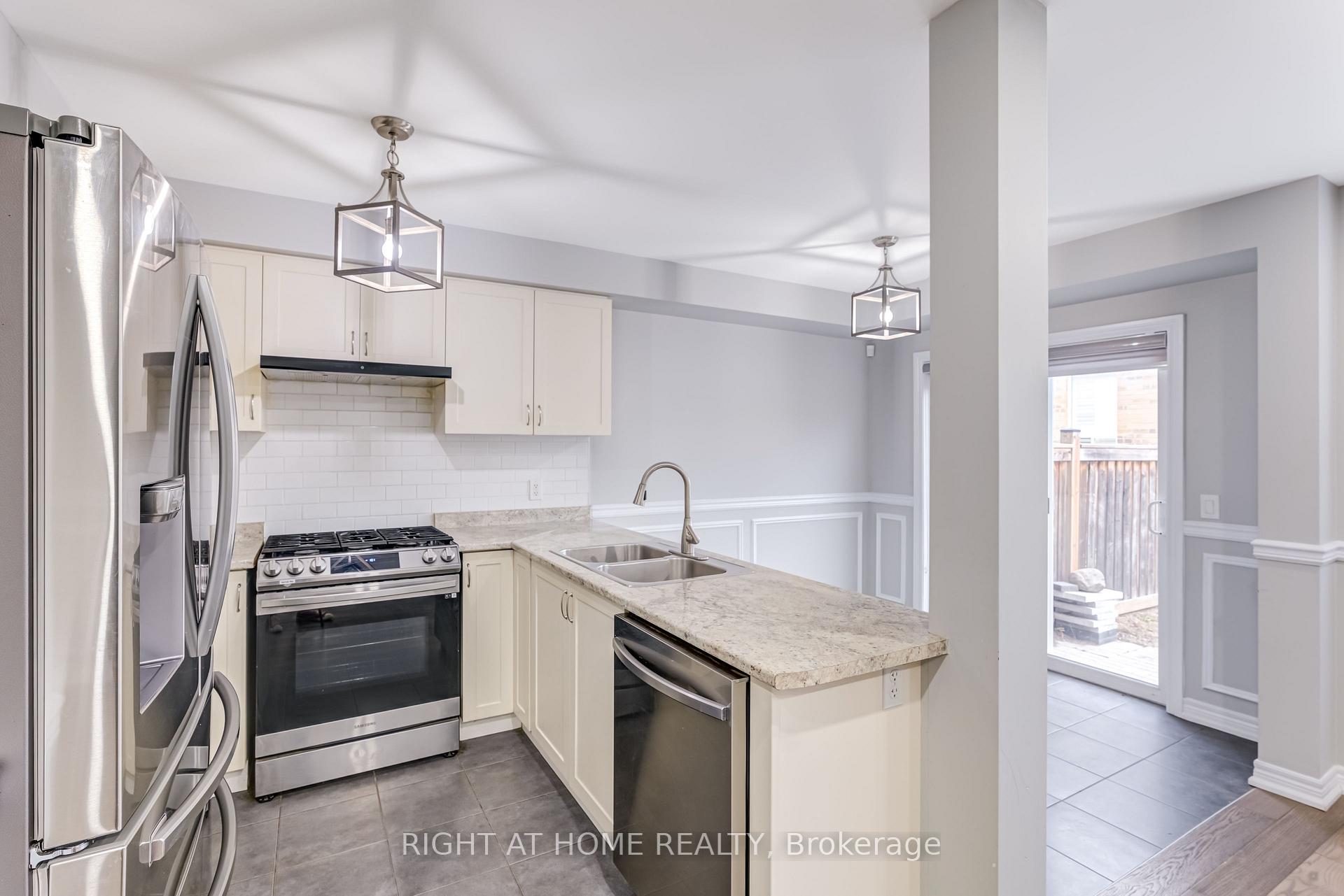 Photo 10 of 2341 Steeplechase Street, Oshawa, Windfields — HOMEH